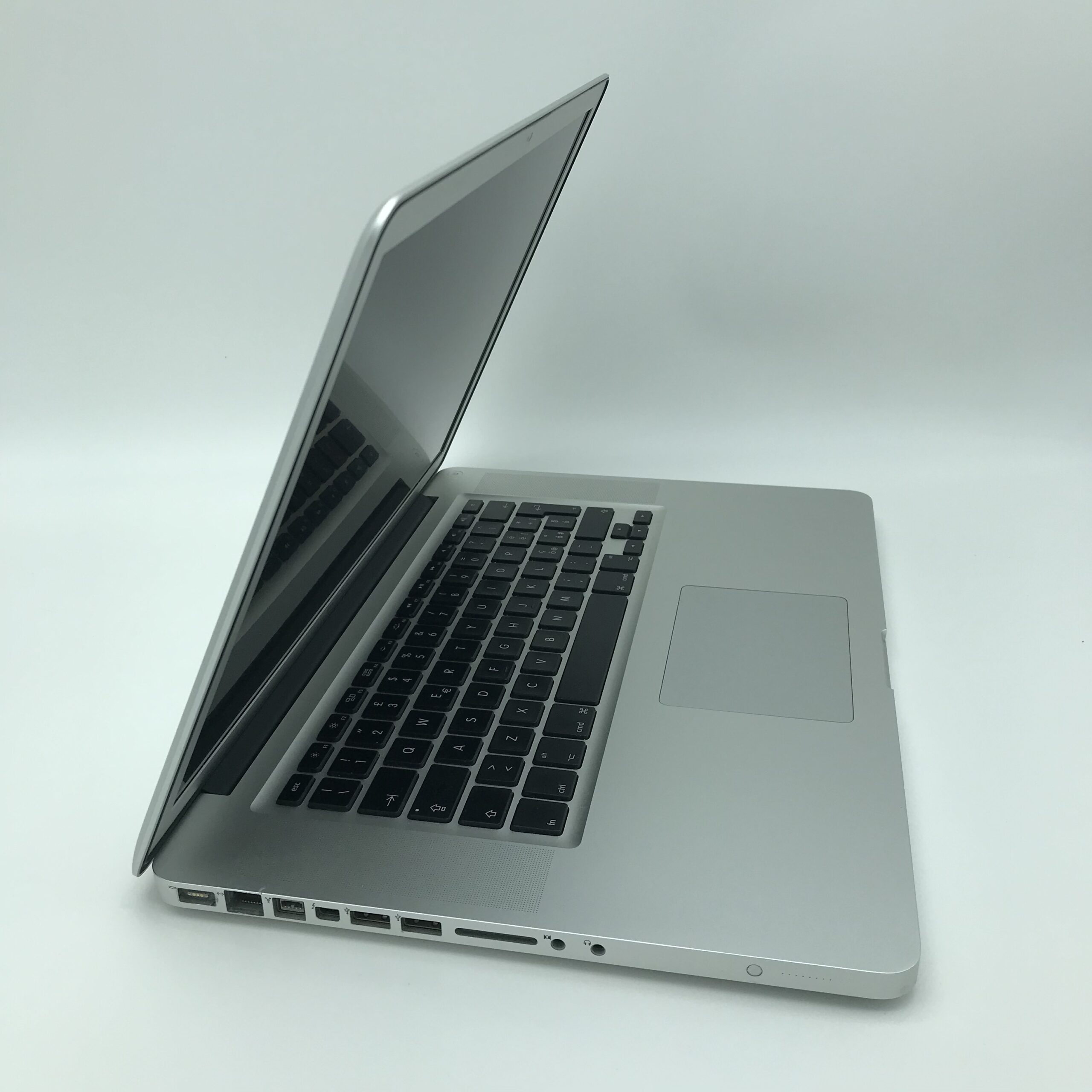 Apple MacBook Pro 15.4" HD intel® Quad-Core i7 2.5GHz Late 2011 (Ricondizionato) - immagine 6