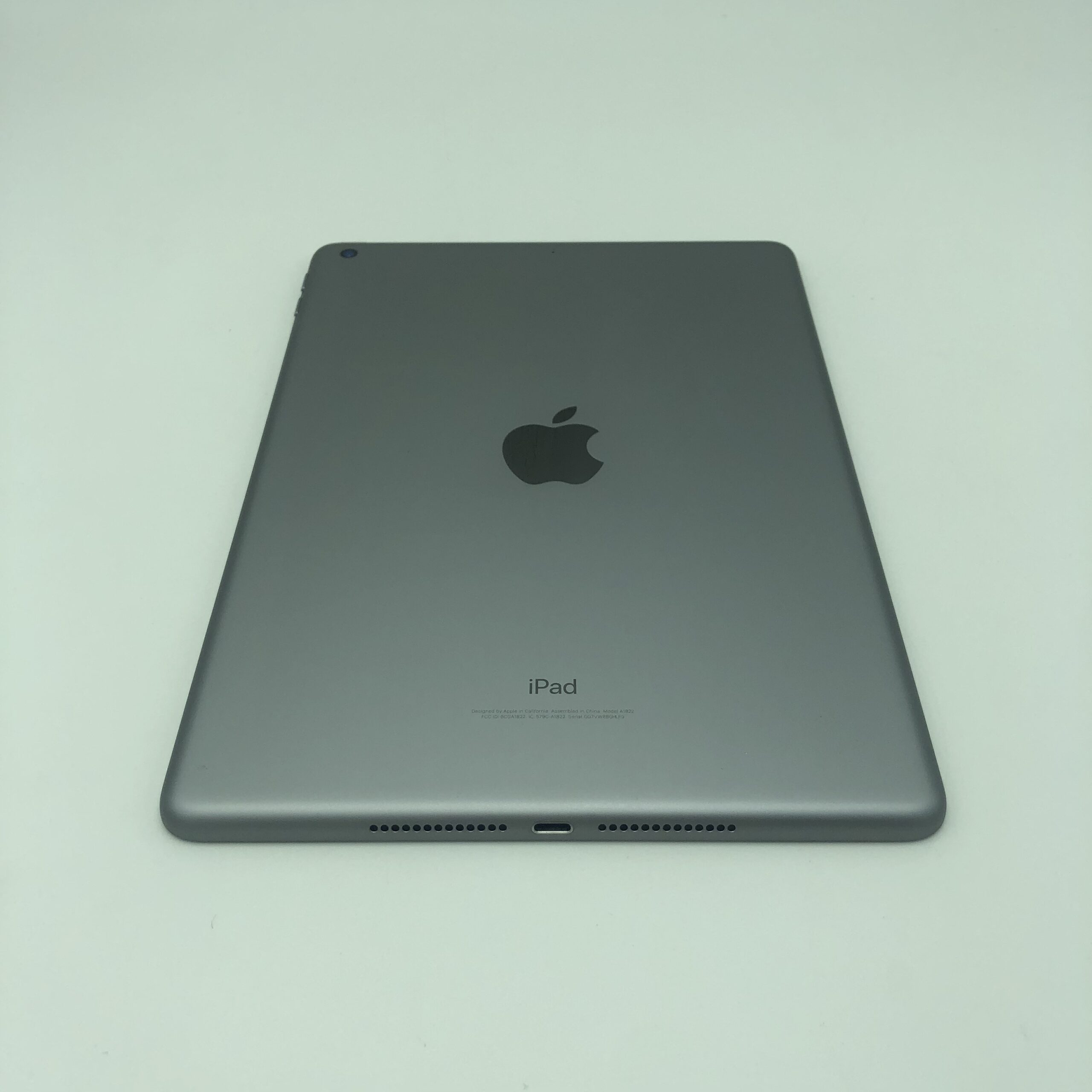Apple iPad 9.7" (5a gen.) 32 GB Space Gray solo Wi-Fi (Ricondizionato) - immagine 3