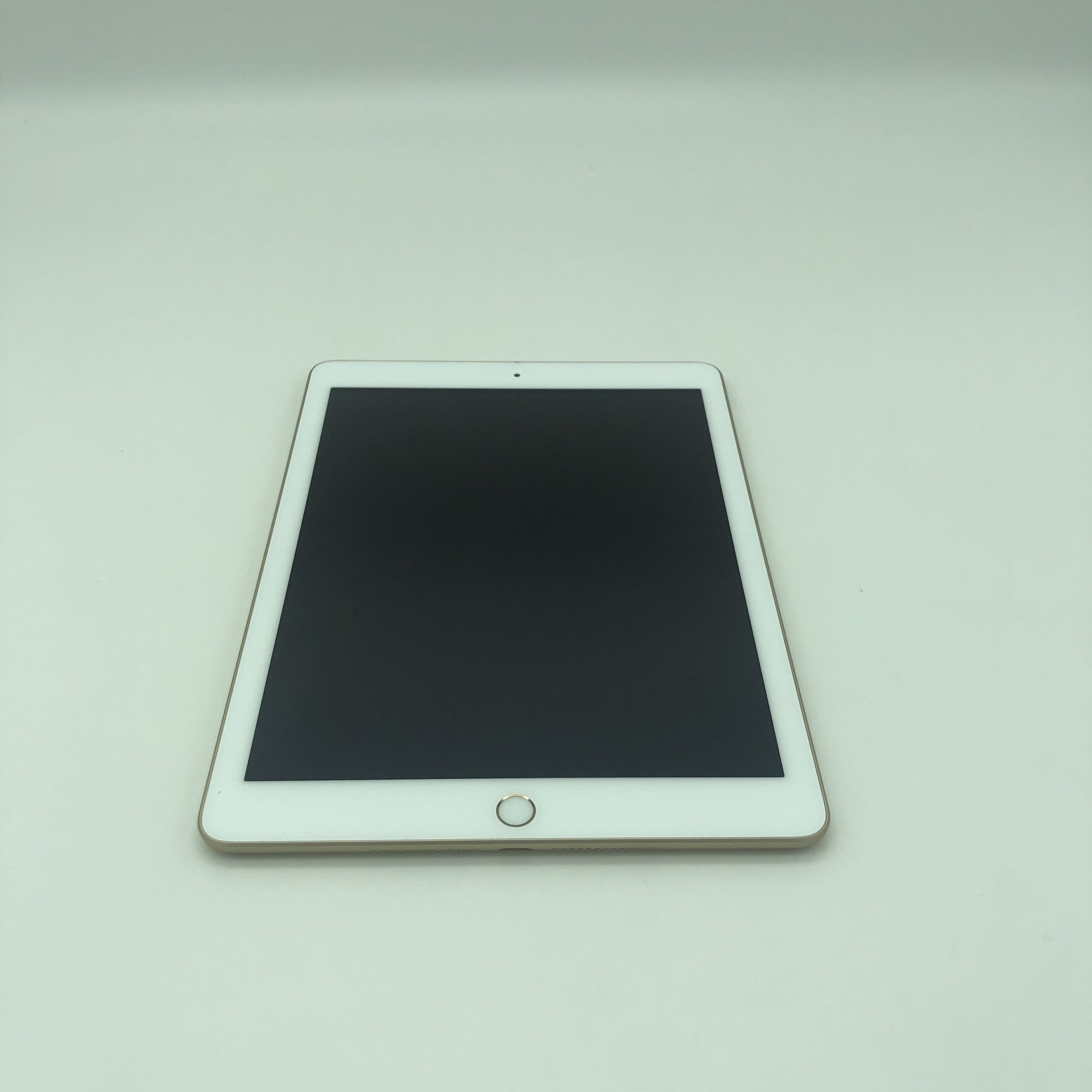 Apple iPad 9.7" (5a gen.) 32 GB Gold solo Wi-Fi (Ricondizionato) - immagine 2