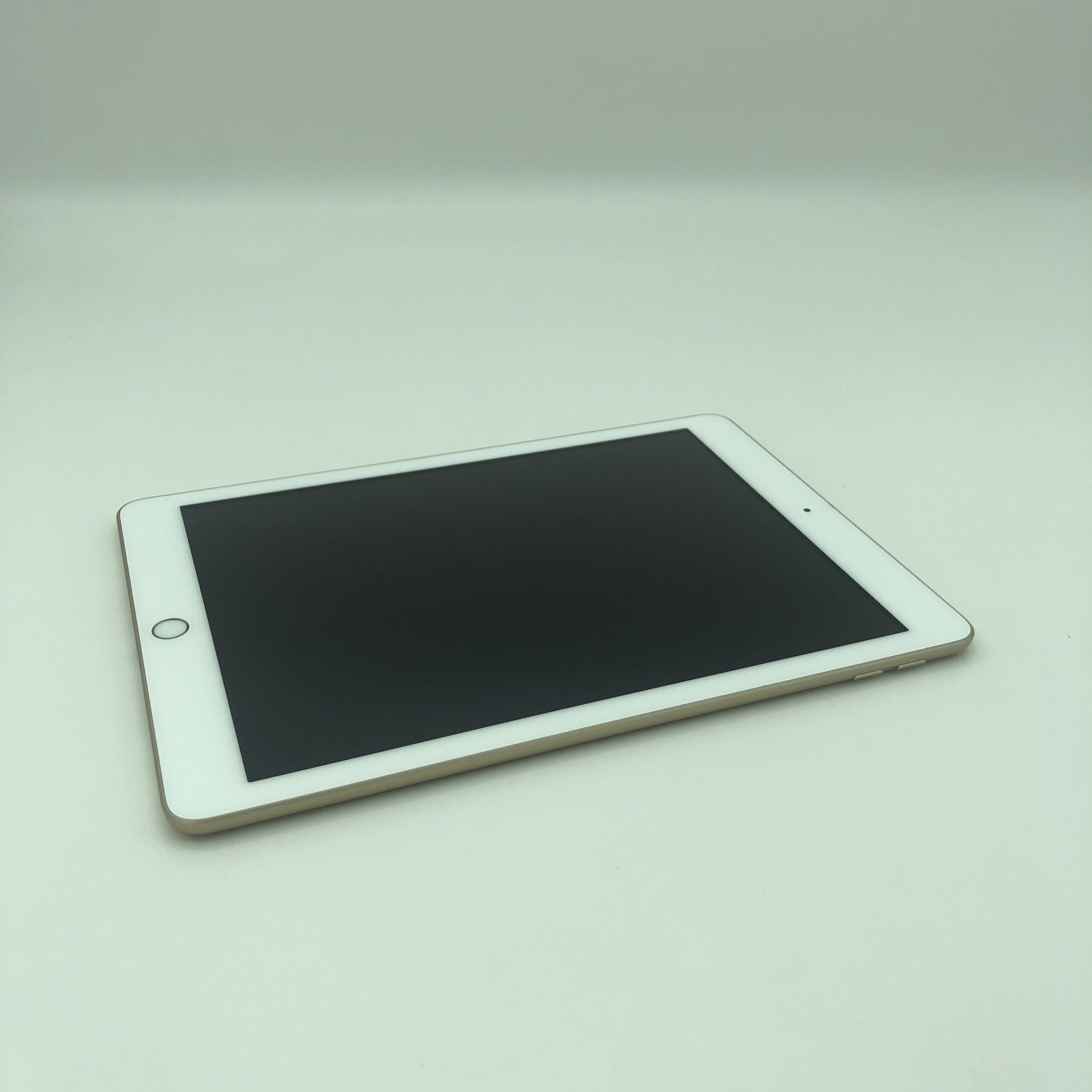 Apple iPad 9.7" (5a gen.) 32 GB Gold solo Wi-Fi (Ricondizionato) - immagine 3