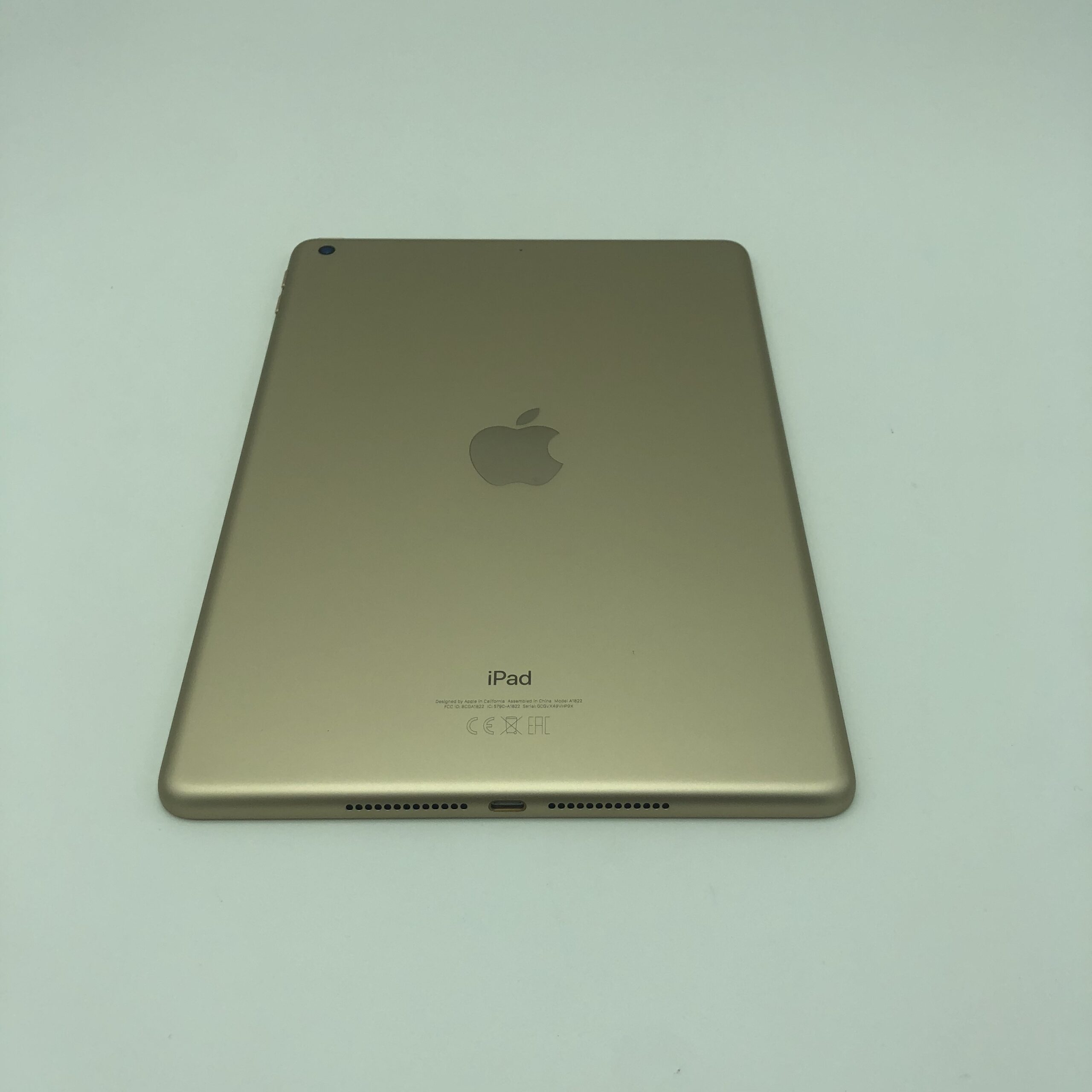 Apple iPad 9.7" (5a gen.) 32 GB Gold solo Wi-Fi (Ricondizionato) - immagine 4