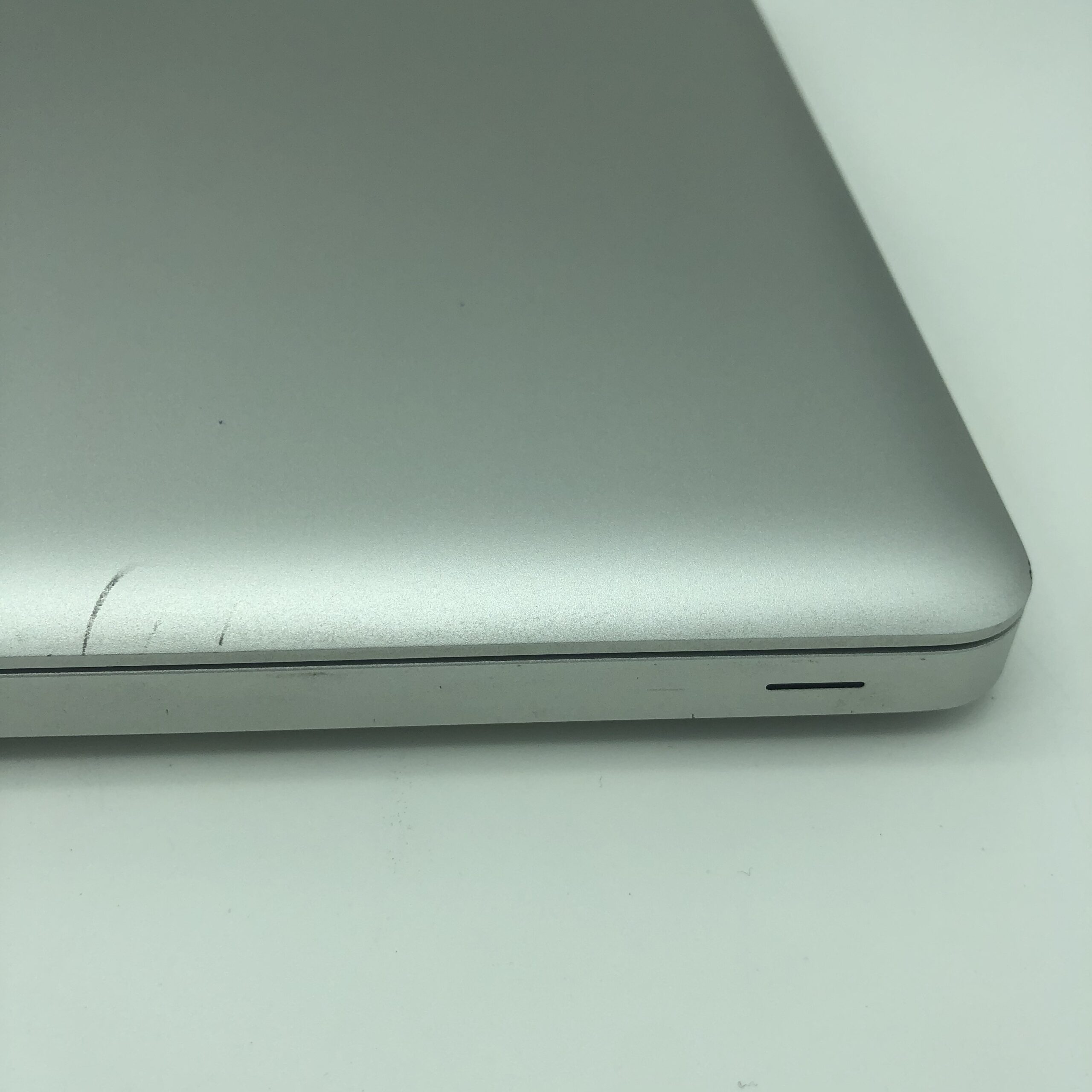 Apple MacBook Pro 15.4" intel® Dual-Core i7 2.0GHz Late 2011 (Ricondizionato) - immagine 3