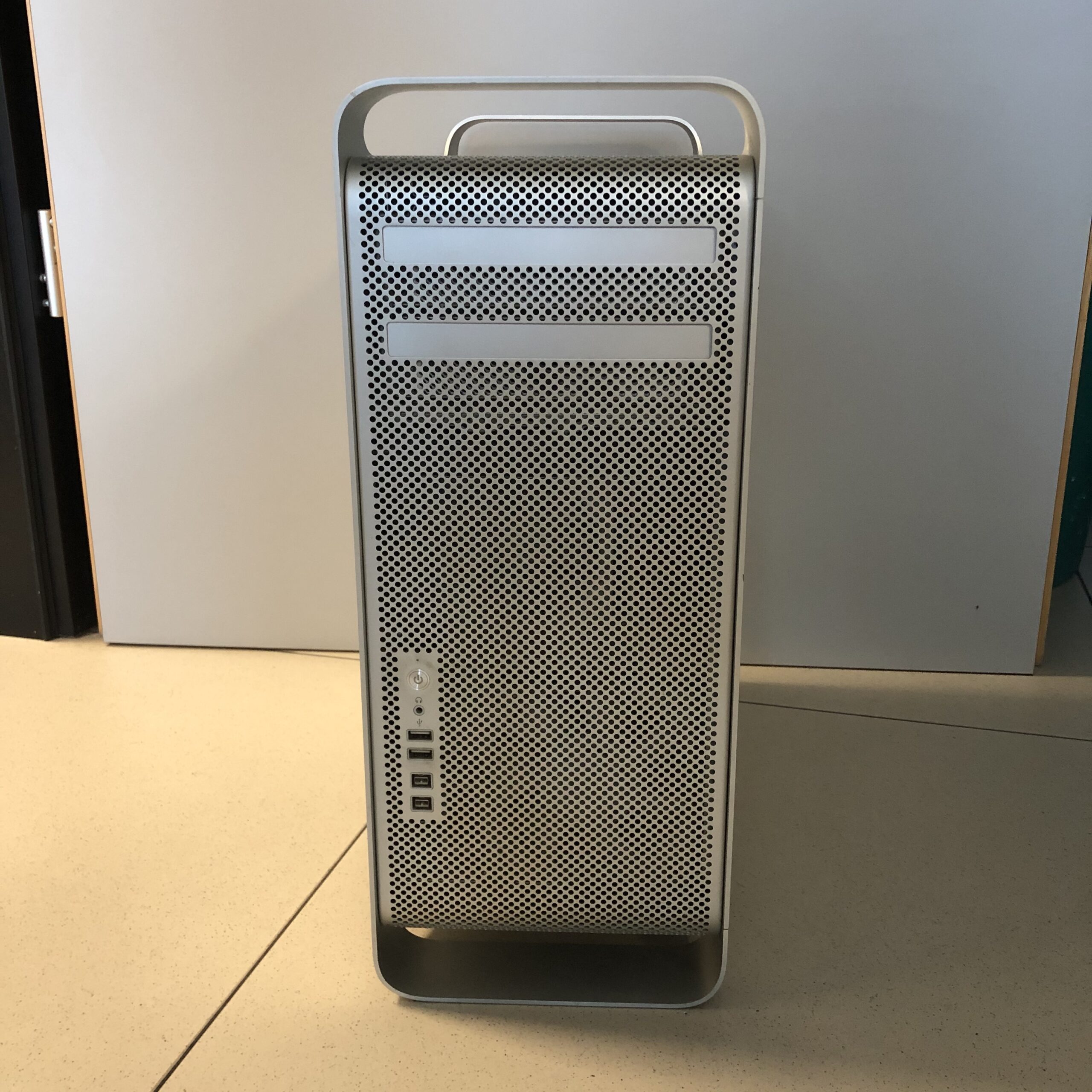 Apple Mac Pro 4.1 desktop PC, 2x intel® Xeon Quad-Core 2.26GHz Early 2009 (Ricondizionato) - immagine 2