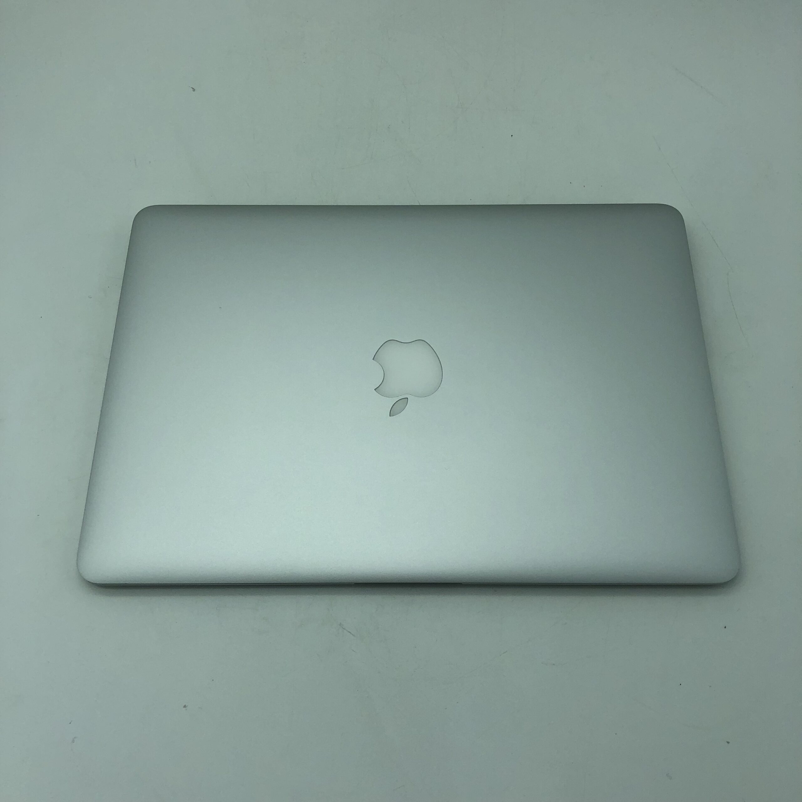 Apple MacBook Air 13 pollici Ricondizionato (Inizio 2014, i5 dual-core, 4GB, 128GB SSD) - Eccellente - immagine 2