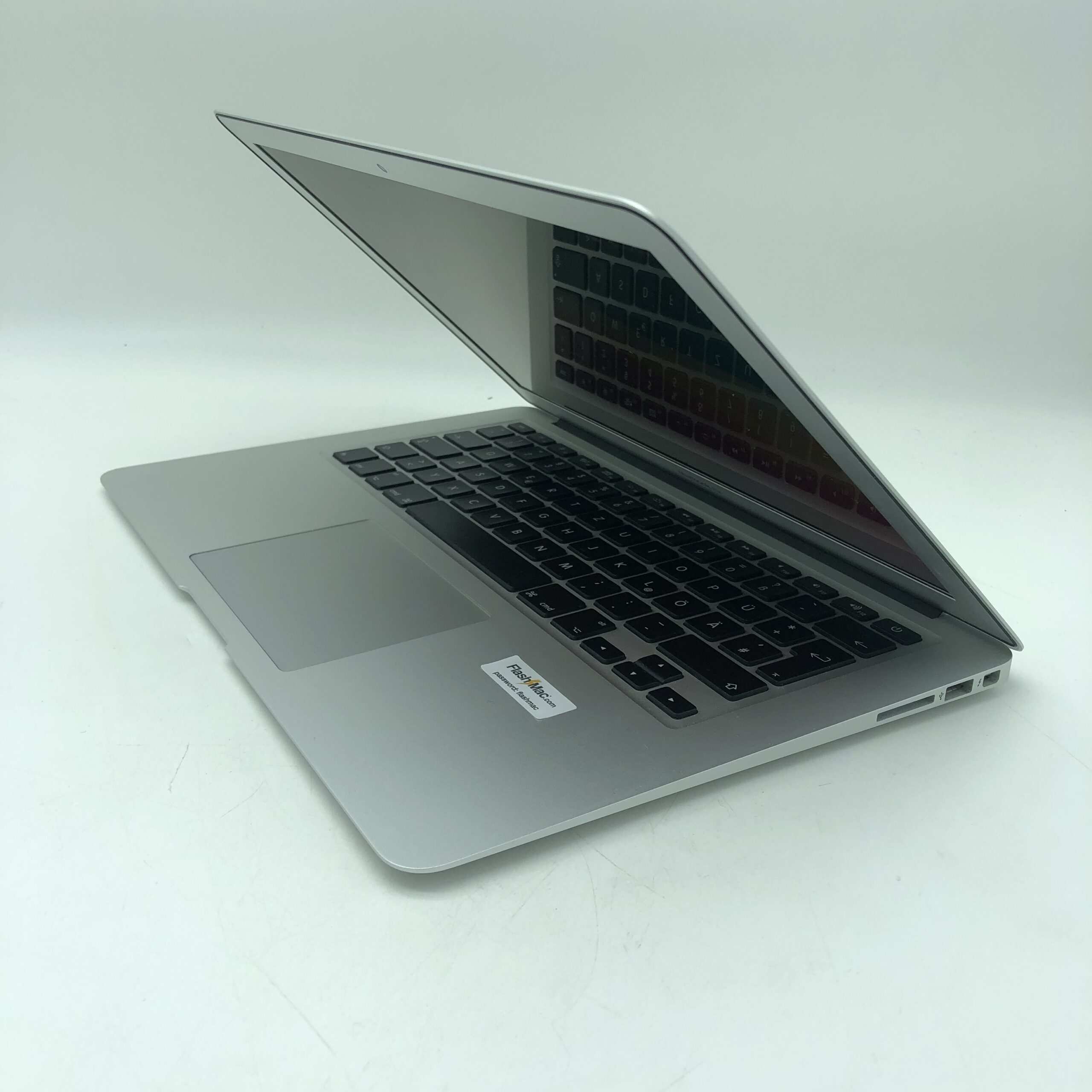Apple MacBook Air 13 pollici Ricondizionato (Inizio 2014, i5 dual-core, 4GB, 128GB SSD) - Eccellente - immagine 5