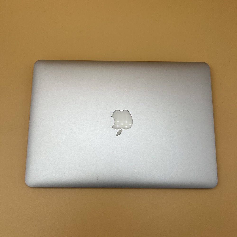 Apple MacBook Air 13.3" Ricondizionato (Mid 2012, i5 Dual-Core, 4GB RAM) - Eccellente - immagine 3