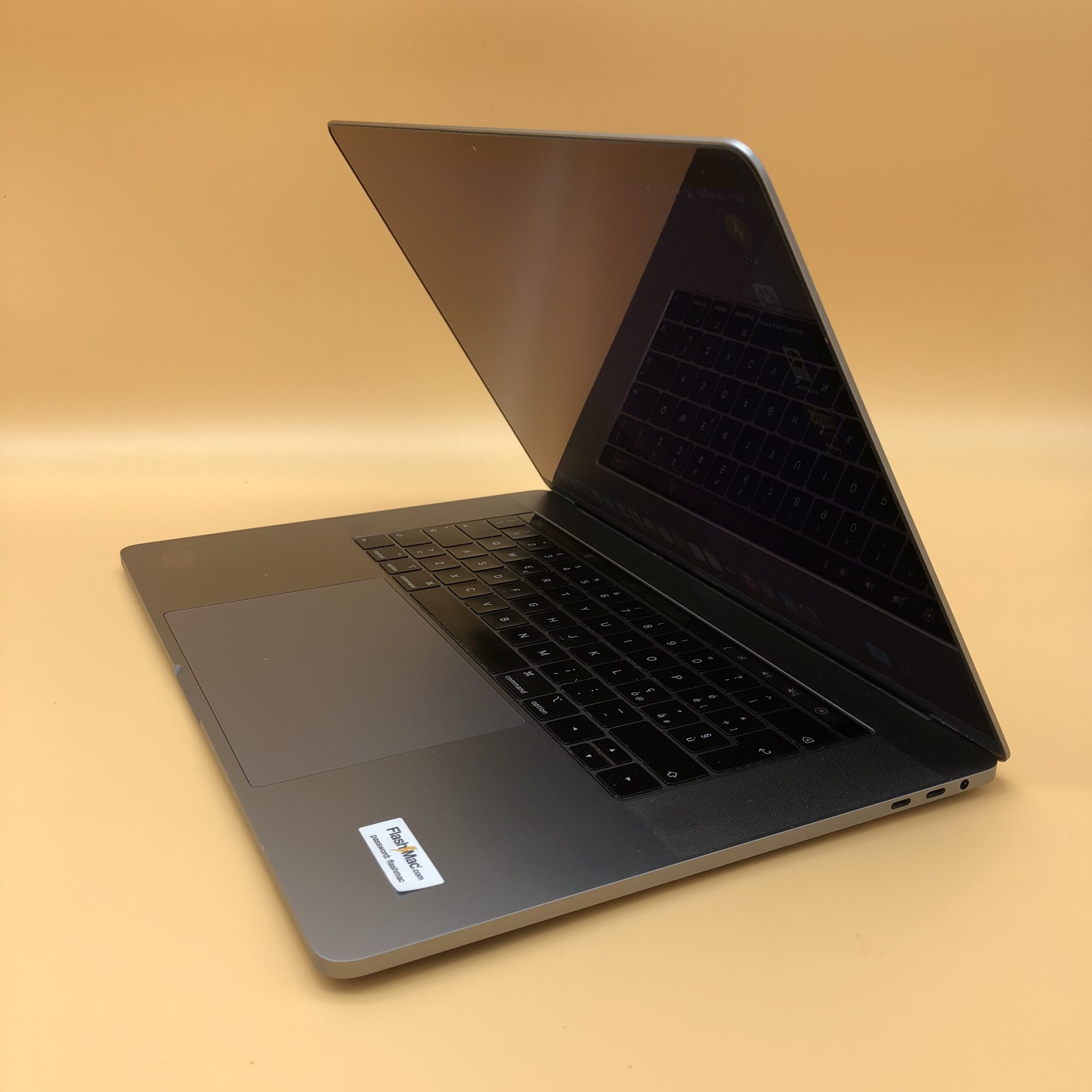 Apple MacBook Pro 15,4" Retina TouchBar Ricondizionato (2018, i7 6-core, 32GB, Space Grey) - Ottimo - immagine 6