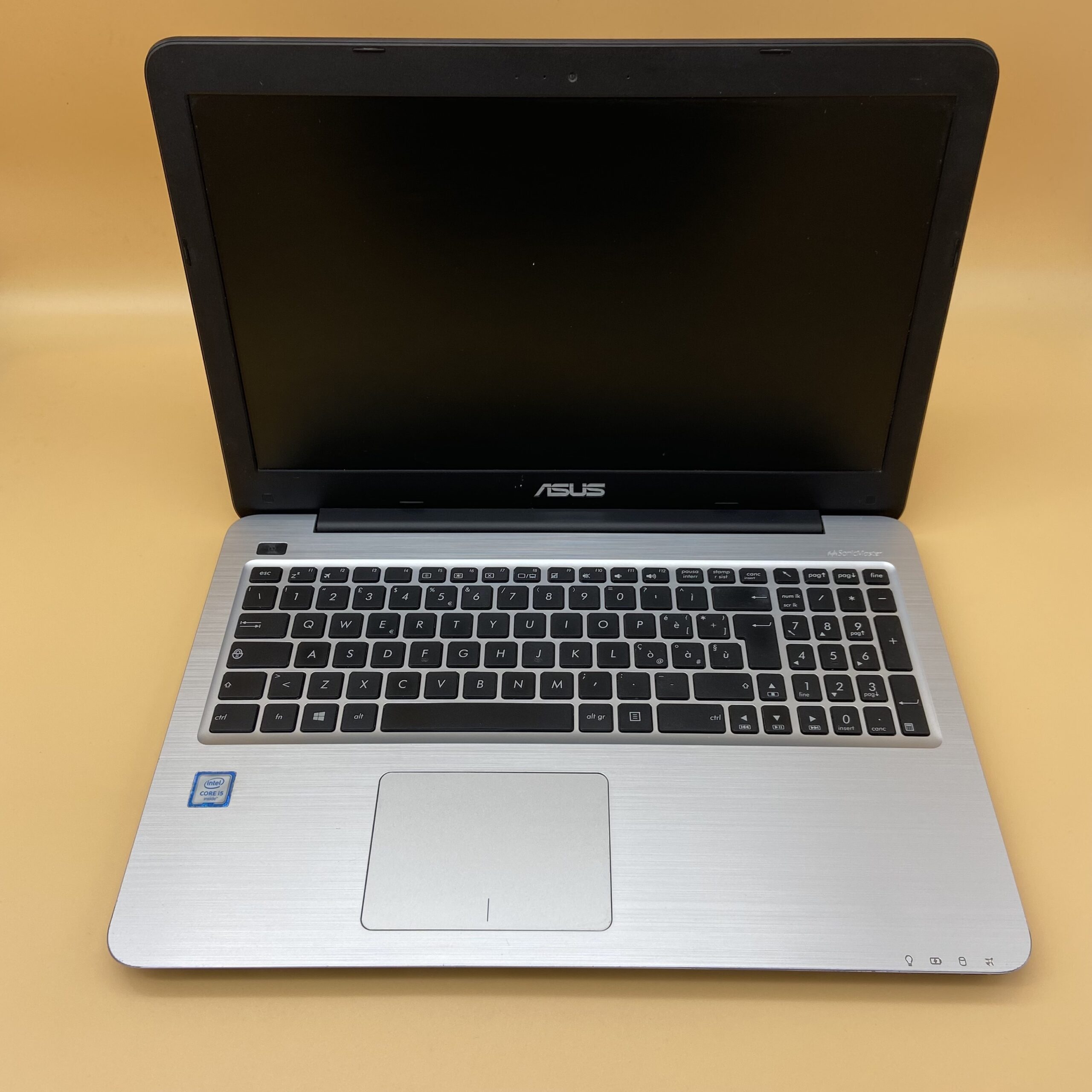 ASUS VivoBook Ricondizionato 15" (i5, 8GB, 256GB SSD) Windows 10 - Ottimo - immagine 3
