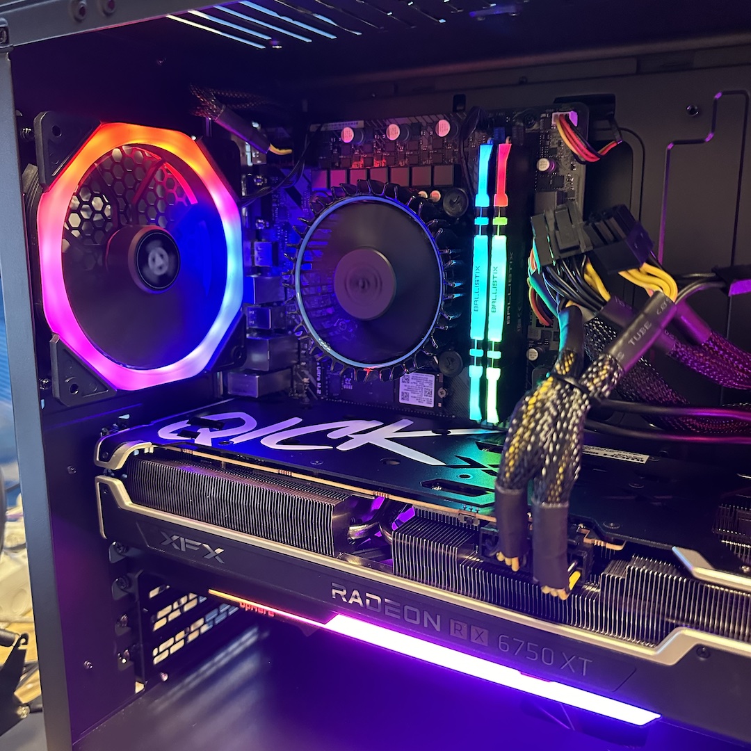 PC Gaming (i5 6-core, 16GB, RX 6750 XT 12GB, 1.5TB) - Windows 11 - Eccellente - immagine 3
