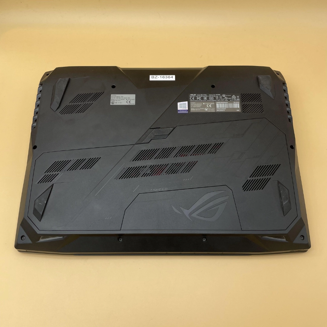 Asus ROG G703GI Ricondizionato (15,6", i9 6-core, 32GB, GTX 1080 8GB) - Windows 11 - Ottimo - immagine 6