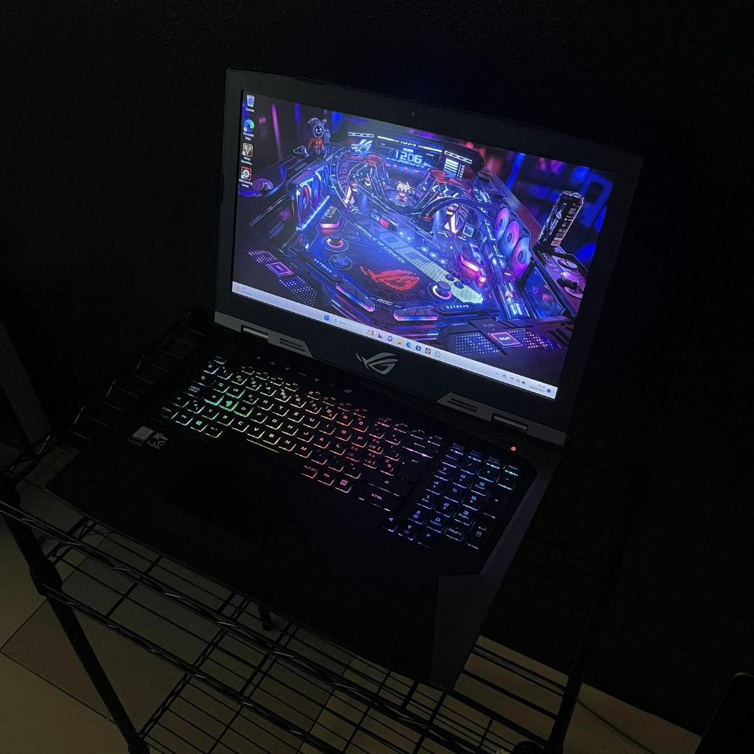 Asus ROG G703GI Ricondizionato (15,6", i9 6-core, 32GB, GTX 1080 8GB) - Windows 11 - Ottimo - immagine 7
