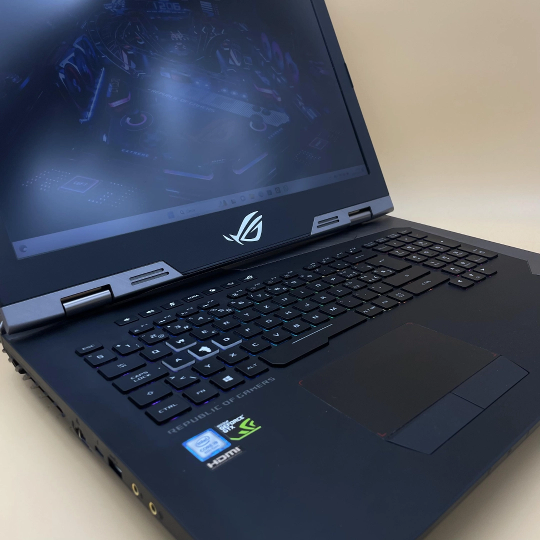 Asus ROG G703GI Ricondizionato (15,6", i9 6-core, 32GB, GTX 1080 8GB) - Windows 11 - Ottimo - immagine 9