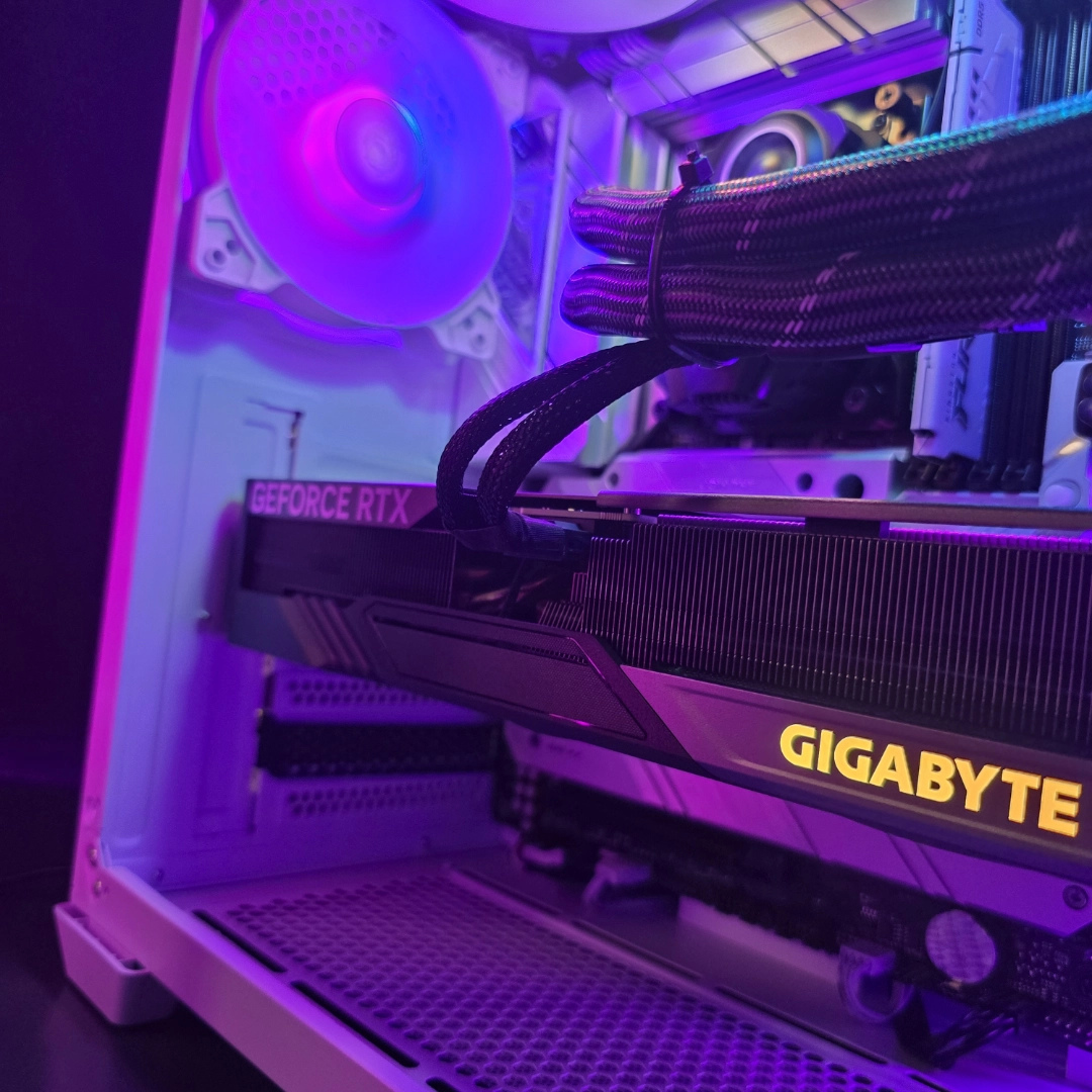 PC Gaming Ricondizionato Assemblato ROG STRIX (Ryzen 9 12-core, 32GB, RTX 4070 SUPER 12GB, 3TB) - Windows 11 - Eccellente - immagine 5